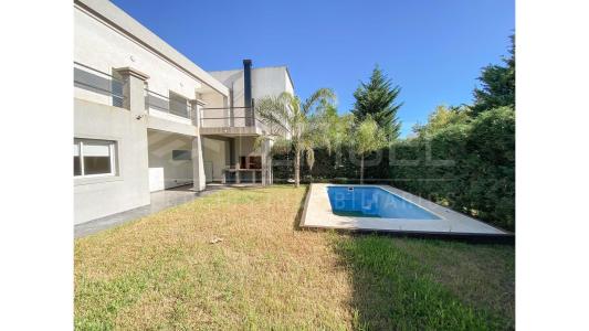 Casa en alquiler con piscina- Barrio Parque Jorge Newbery , 200 mt2, 4 habitaciones