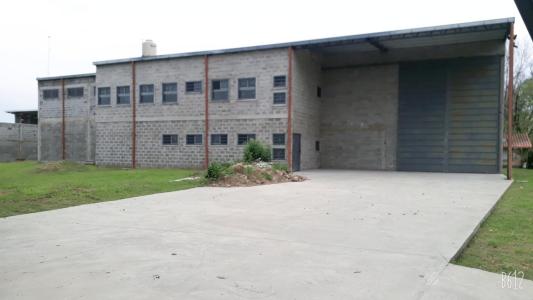 Galpón Industrial a Estrenar lote 7582 m2 a mts ACCESO OESTE, 1180 mt2, 2 habitaciones