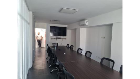 Oficina Suipacha Piso 9°. 200 m2 + 3 cocheras