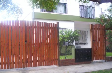 Casa con potencial para dos familias ubicada a 50 metros de la Avenida Monteverde ., 5 habitaciones