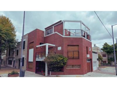 Venta - Liniers - Casa en esquina con terraza y parrilla, 160 mt2, 4 habitaciones