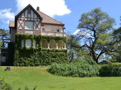Imponente propiedad con más de 30.000 mts de terreno en Villa Allende (Zna Golf), 5 habitaciones