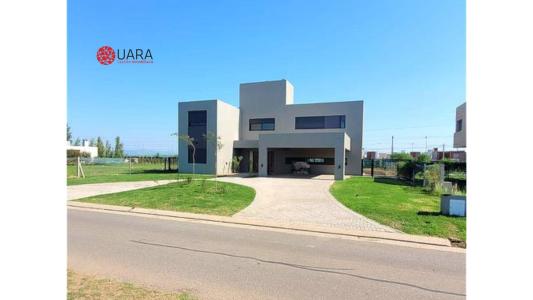 UARA - COUNTRY LA CASCADA CASA EN VENTA (REF 3133), 400 mt2, 4 habitaciones