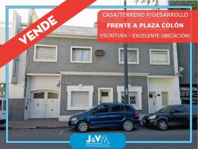 VENDO CASA/TERRENO P/CONSTRUCCION EN ALTURA FRENTE A PLAZA COLON!!!, 534 mt2, 6 habitaciones