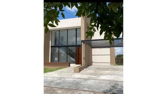 Casa en venta a estrenar en El Cantón -Barrio Islas-, 228 mt2, 3 habitaciones