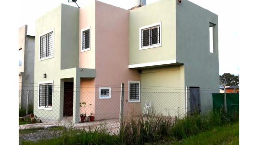 Muy linda casa de 2 plantas en venta en Matheu, 108 mt2, 3 habitaciones