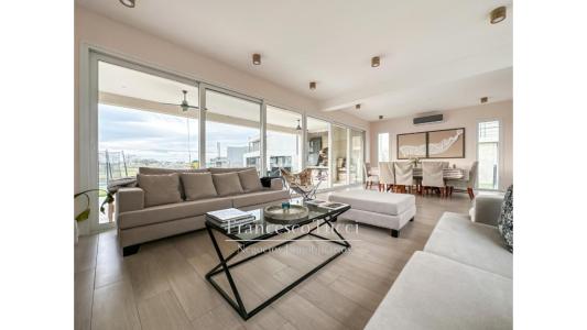 Casa en venta 5 ambientes Barrio golf El Canton, 235 mt2, 4 habitaciones