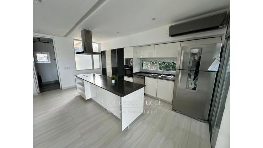 Casa en venta 4 ambientes en El Cantón Islas , 235 mt2, 3 habitaciones