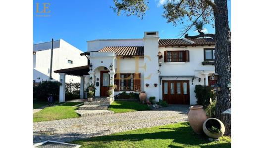 Casa en Venta Aranjuez Country Club, 220 mt2, 3 habitaciones