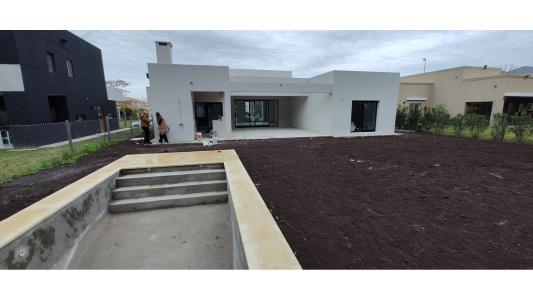 Casa en venta a estrenar, con pileta. San Matias Area 3. , 190 mt2, 3 habitaciones