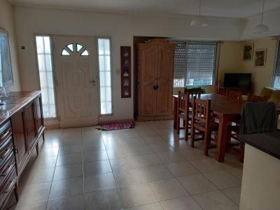 Hermosa Casa en Venta en General Las Heras, Buenos Aires, 2 habitaciones