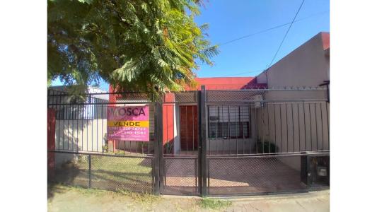 vendo o permuto casa en Ituzaingo 3 dormitorios , 100 mt2, 3 habitaciones
