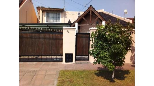 Casa en venta de 5 dormitorios c/ cochera en Ituzaingó Norte, 238 mt2, 5 habitaciones