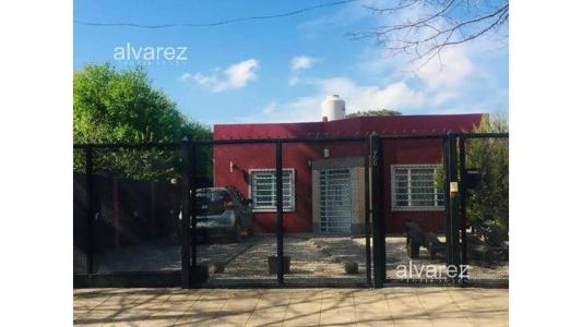 Casa 4 ambientes con parque Ituzaingó Sur., 150 mt2, 3 habitaciones