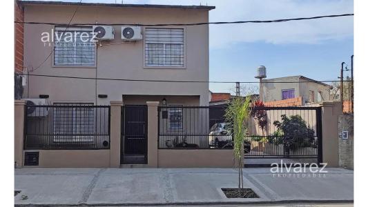 Casa En Venta Ituzaingo Sur 3 amb con parque. Financiacion., 140 mt2, 2 habitaciones