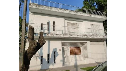 Casa en venta de 5 ambientes con cochera en Ituzaingó Sur, 110 mt2, 4 habitaciones