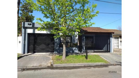 Casa en venta de 2 dormitorios c/ cochera en Ituzaingó Norte, 100 mt2, 2 habitaciones