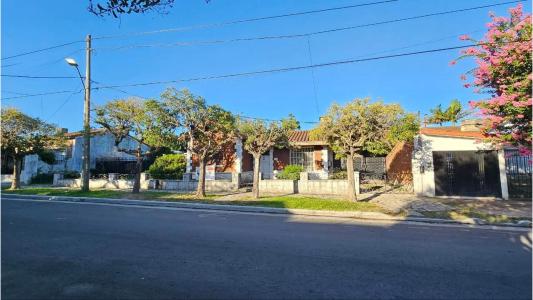 Casa en venta de 4 dormitorios c/ cochera en Ituzaingó Norte, 120 mt2, 4 habitaciones