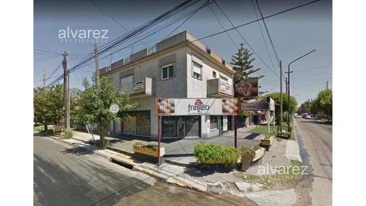 Venta En Bloque De 3 Locales Y 3 Viviendas Ituzaingo Retasad, 365 mt2, 1 habitaciones