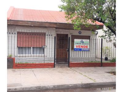 Casa en Venta son dos UFs juntas en Isidro Casanova, 110 mt2, 3 habitaciones