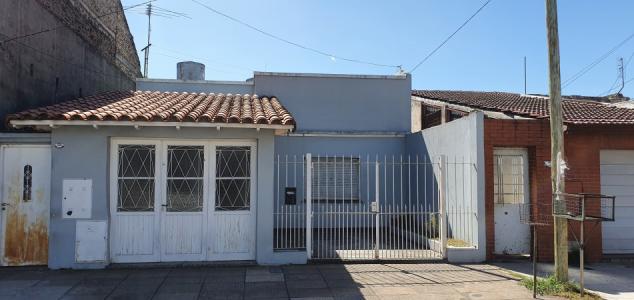 Venta Casa 3 ambientes en La Tablada , 330 mt2, 2 habitaciones