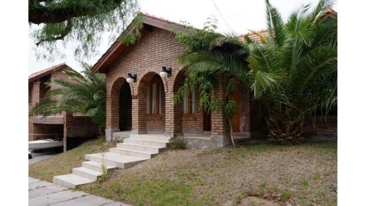 Inmobiliaria Bevilaqcua vende casa en Dalvian, 342 mt2, 6 habitaciones