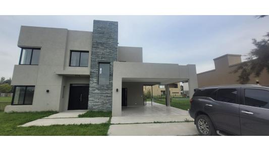 Casa en venta en Country  en Solar de Álvarez Barrio Privado, 140 mt2, 3 habitaciones