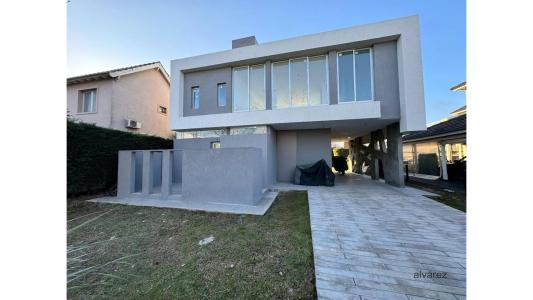 Casa en venta de 3 dormitorios c/ cochera en Moreno, 180 mt2, 3 habitaciones