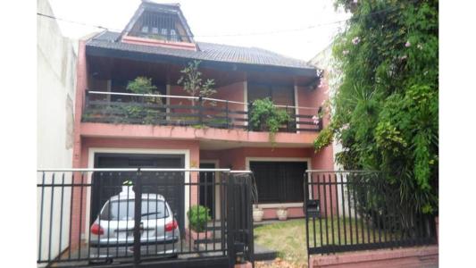 Casa  en Venta en Villa Sarmiento, 369 mt2, 5 habitaciones