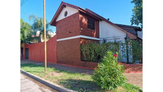 Duplex tipo Casa en Venta en Villa Sarmiento, 113 mt2, 2 habitaciones