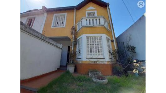 Casa en venta de 3 dormitorios c/ cochera en Morón, 140 mt2, 3 habitaciones