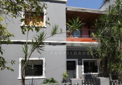 Venta de Casa Multifuncional en Olivos., 200 mt2, 6 habitaciones