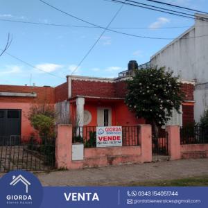VENDE: Casa Avenida Montiel, a refaccionar,, 292 mt2, 5 habitaciones