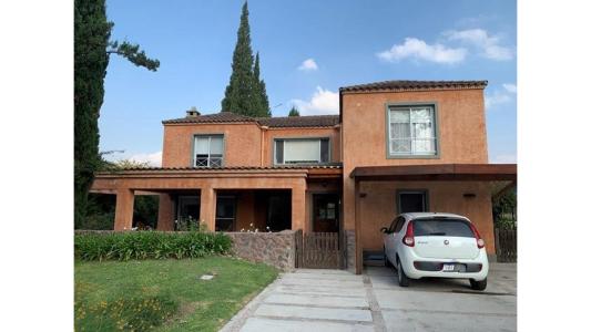 Casa venta en Club de Campo San Francisco Manzanares Pilar, 250 mt2, 4 habitaciones