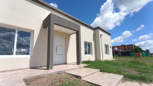 Venta Casa A Estrenar en Horizontes Al Sur / PERMUTA, 155 mt2, 4 habitaciones