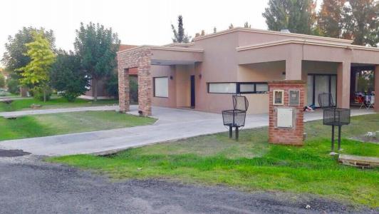 Muy linda casa en Barrio Privado Malibu - APTA A CRÉDITO / SE ACEPTAN PERMUTAS!!, 3 habitaciones