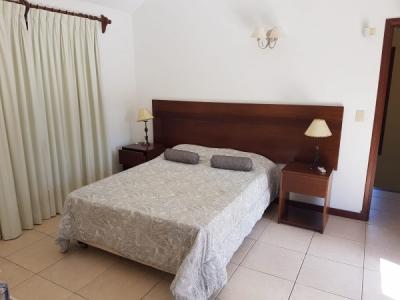Alquiler temporal Casa de 3 dormitorios en Jardines de Cordoba, Punta del Este., 600 mt2, 3 habitaciones