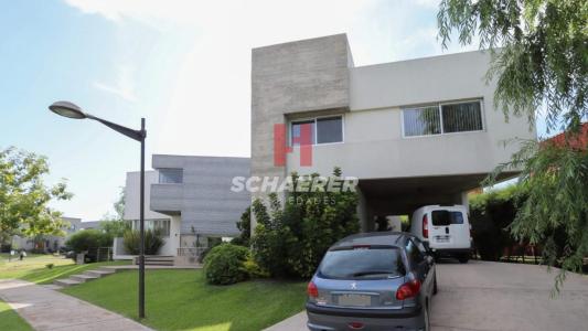 Casa en Barrio Privado Nuevo Quilmes, 400 mt2, 4 habitaciones
