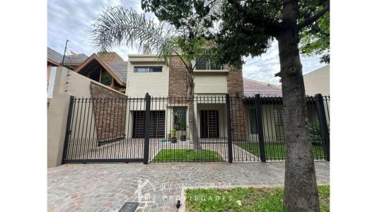 Casa 5 ambientes en venta Quilmes Centro , 320 mt2, 4 habitaciones