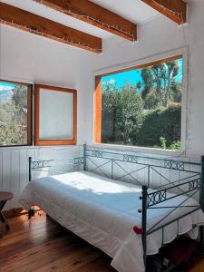Casa principal de 4 amb + casa de huespedes a 400 m de Playa Serena, barrio Nahuel Malal Bariloche, 650 mt2, 3 habitaciones