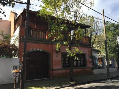 Elegante casa de dos plantas sobre lote propio en San Fernando