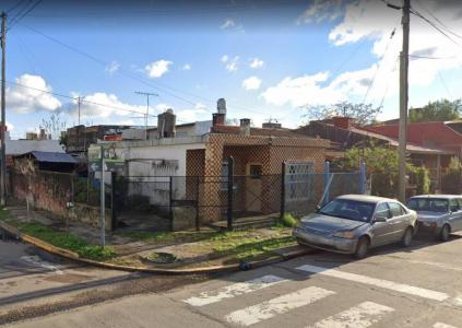 CASA DE 3 AMBIENTES A RECICLAR EN VENTA., 201 mt2, 2 habitaciones