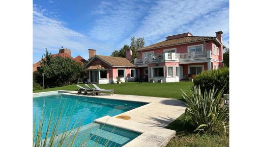 Venta excelente casa en Country Buenos Aires Golf, 700 mt2, 5 habitaciones