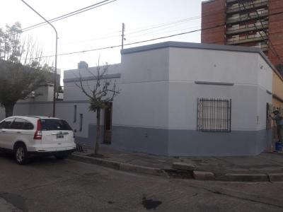 VENDO Casa - con RENTA en Suipacha esquina Tibiletti, 4 habitaciones