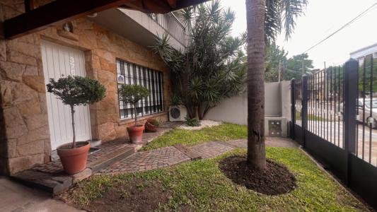 Casa en venta 6 ambientes en Carapachay, 235 mt2, 5 habitaciones