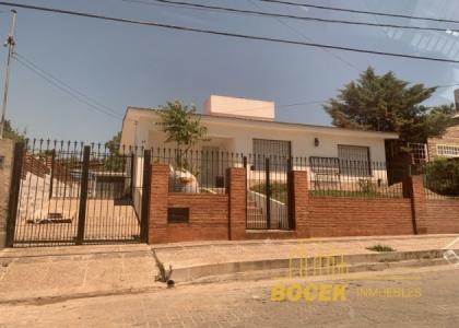 Vende casa en Villa Carlos Paz , 450 mt2, 3 habitaciones