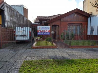 Amplio Chalet colonial en venta Quilmes Oeste 3 habitaciones, 300 mt2, 4 habitaciones