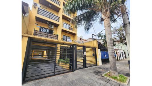 DEPARTAMENTO DE DOS AMBIENTES CON COCHERA /BALCON AL  FRENTE, 45 mt2, 1 habitaciones