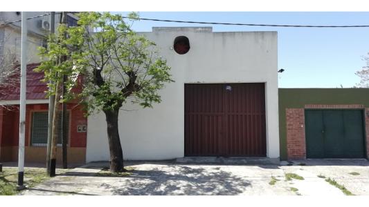 Galpón para industria, con salida a dos calles Gral Paz 1557, 557 mt2, 1 habitaciones