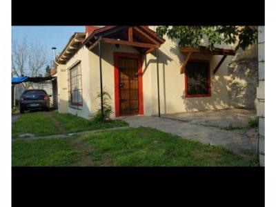 OPORTUNIDAD- DPTO TIPO Casa con entrada de autos en PH- Jose C. Paz, 90 mt2, 2 habitaciones